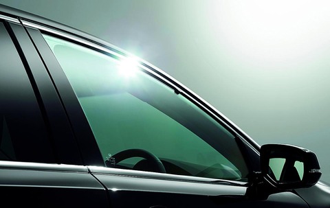 最近の車で窓ガラスが透明な車あるかな？色付きイヤなんだけど・・・・