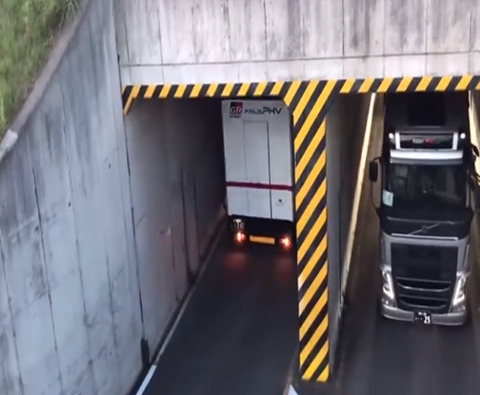 【動画】このトラックの運転がヤバすぎたｗｗｗｗｗｗｗｗ