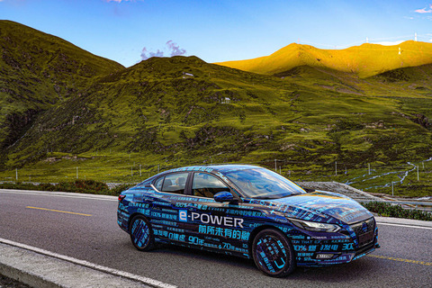 日産自動車が新型車「e-POWERシルフィ」を世界初公開