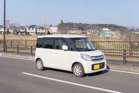 おれは今から軽自動車でバイトに行ってくる。次はコンパクトカーに乗り換えるつもり。