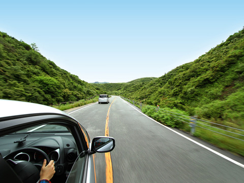 峠走ってたら後ろの車に抜かされて怖かった😭