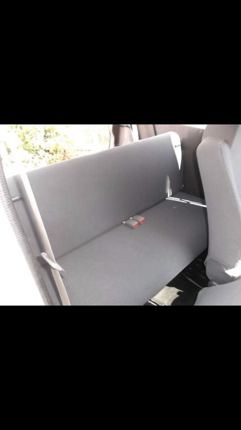【画像】軽自動車の後部座席wwwwwwwwww