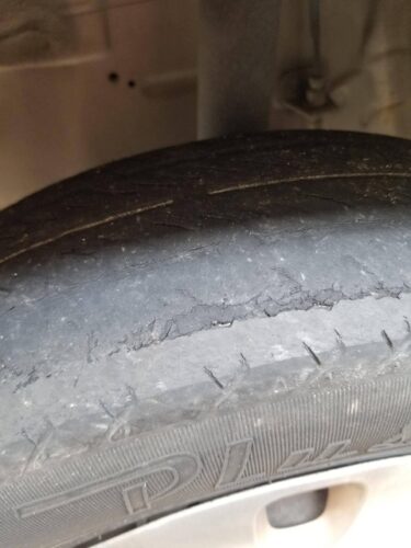 カッノ「最近車がめっちゃ滑るの~」ワイ「マ?どれどれ」タイヤチラー