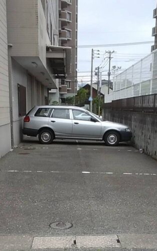 【謎】これどうやって停めたんだよｗｗｗｗｗｗ