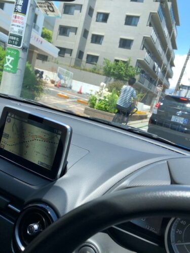 ドライブしながら流す曲は何？？