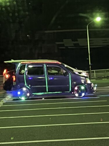 隣の車が光を放っててわろたｗｗｗｗｗ