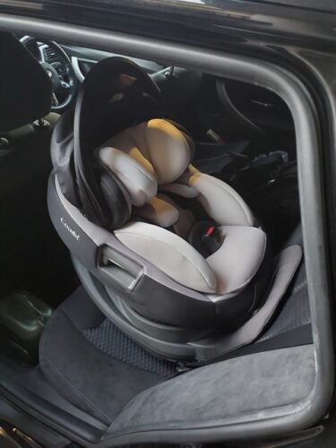 【悲報】ついき愛車にチャイルドシートを装着してしまうwwwww