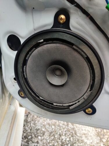 【悲報】ぼく「車のスピーカー不満ないけど交換しようかなあ…ん？」