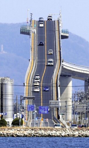 この道路どうやって登るんだｗｗｗｗｗｗ