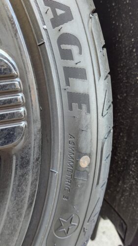 買った新車が履いてたタイヤが素晴らしいんだがwwww