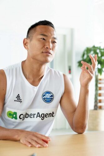 【悲報】「いい車を買ったりするな」Jリーガーが若手選手に言いたい将来への危機感