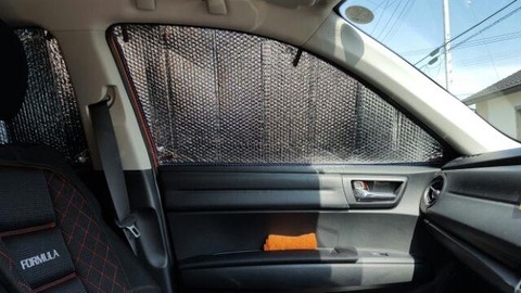 車中泊する人ってやっぱ全窓サンシェードとかで塞ぐ？？