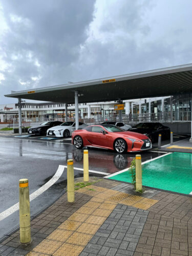 【悲報】レクサス乗りの民度がこちらwwwwwwwwwwwwwwww