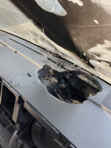 【悲報】猛暑の中、車内にモバイルバッテリーを放置した結果....