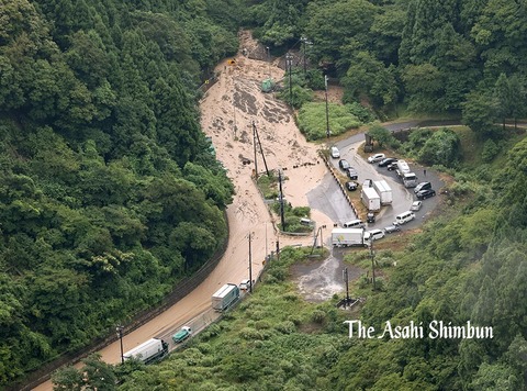 【悲報】福井・国道8号で大規模な土砂崩れ　複数のトンネルなどで少なくとも車両数十台が取り残される