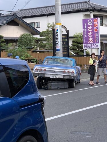 【悲報】黒人がよく乗ってるアメ車、事故るwwwwwww