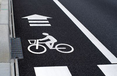 自転車専用道路を全国につなげるべきだったよなｗ