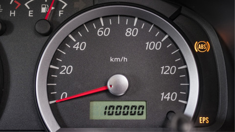 車って10万キロ乗ったら買い替えないとならないの？
