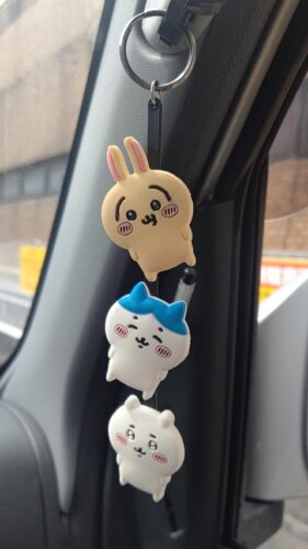 ちいかわ好きワイ、愛車のベンツに手作りキーホルダーを飾ってしまうwwwwww