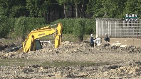 【恐怖】重機や救急車が次々沈む公園が発見されるwwwwwwww