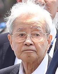 飯塚受刑者(91)「毎日、亡くなった方々のご冥福を祈っています」車椅子で面会、額には大きなアザが…