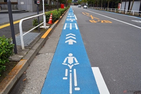 自転車の左側通行のルールをまともに理解してるやついなくてワロタｗ
