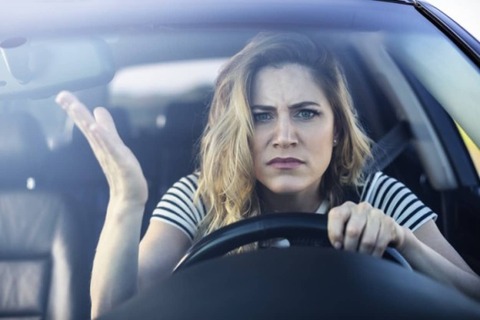 教習所の試験「イライラしてる時は注意して運転するべきである」〇か✖か？
