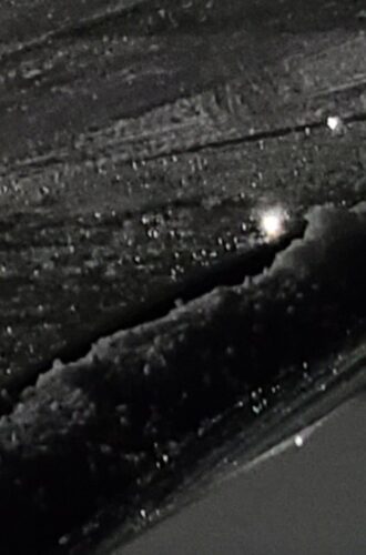 親父が無理やり俺の車のワイパー上げたせいでボンネットが傷付いたんだがwwwwwwww