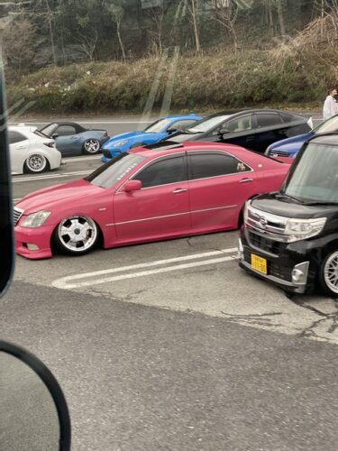 【悲報】トラック乗り、シャコタンに駐車スペースを占拠されトイレ出来ずwwwww