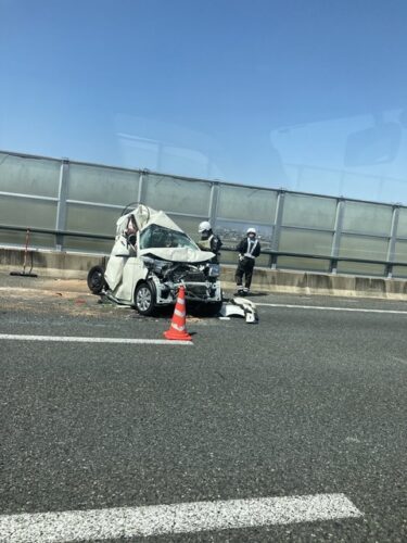 【朗報】軽自動車、こんな事故でも運転手は無事な模様