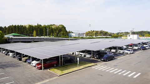 優良企業「福利厚生で社員駐車場に屋根を設置(太陽光発電)します！」