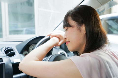 貴様ら運転中眠い時どうしてる？？