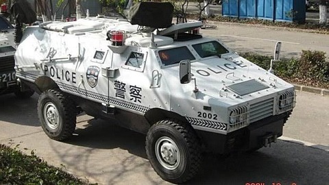 【速報】警察、クソカッコいい装甲車を導入wwwwwwww