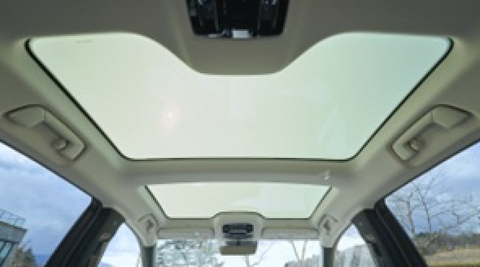 トヨタ「レクサスRZ」、ガラスを瞬時に透明/不透明にできる光学技術