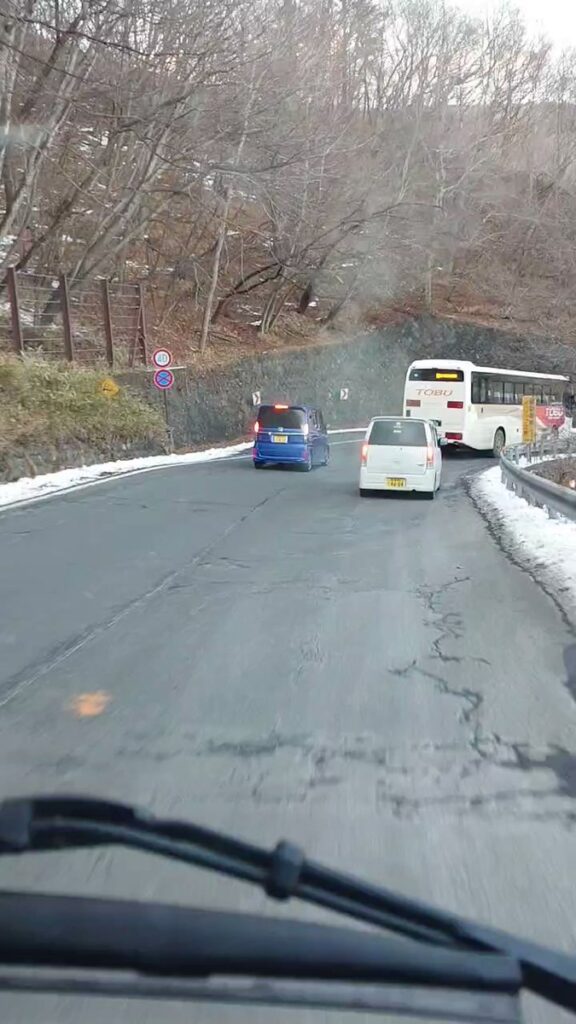 【動画あり】ワゴンRいろは坂で観光バスを煽るｗｗｗ