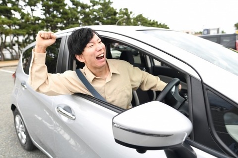 悲報】若者の車所有率　地方7割、東京2割　日本の格差社会はここまで広がっていた