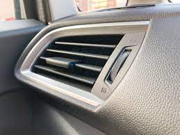 そういえば車のエアコンってフィルター掃除とかしたことないけどどうなってんだ？