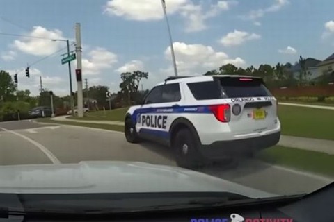 【動画】パトカーがスピード違反のパトカーを追跡、警官が逮捕されるｗｗｗｗｗｗ