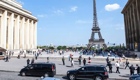 【悲報】パリで遂に「SUV税」が誕生する模様wwwwwww