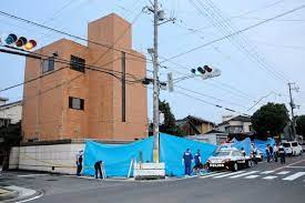 神戸山口組系の「西脇組」事務所にトラックが2度突っ込むwwwwwwww