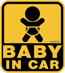 黄色信号でアクセル踏む車の後ろに「BABY IN CAR」がよく付いてるんだけど