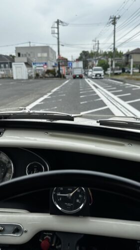 【画像】この車が止まってる意味が分からないヤツｗｗｗｗｗｗ