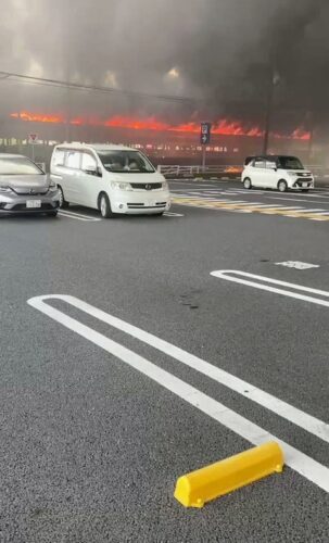 【悲報】パチンコ店駐車場で火災、車100台が焼けるwwwwwwwww