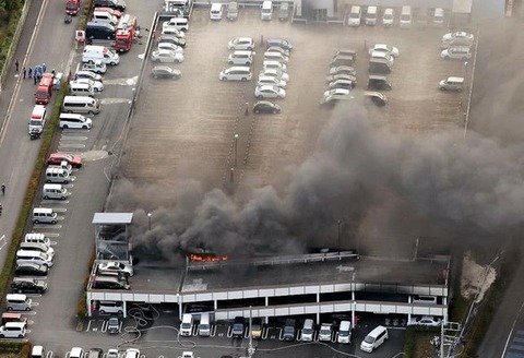 パチンコ店駐車場火災、最初に燃えたのはディーゼル車ｗｗｗｗｗ