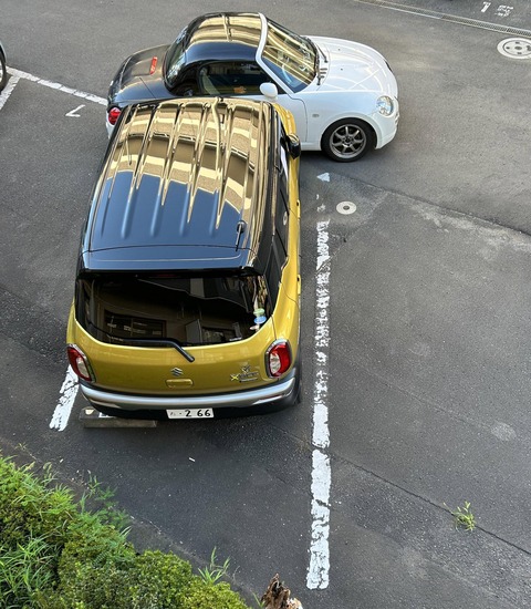 【悲報】迷惑駐車の車が発進できないように前後を塞ぐ「駐車リベンジ」流行るｗ