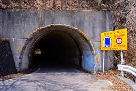 自転車って国道のトンネル通っていいのか？