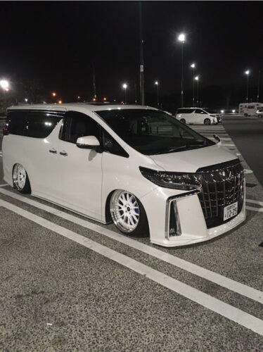 【悲報】『アルファード』や『ヴェルファイア』をカスタムしちゃうお父さんｗｗｗｗ