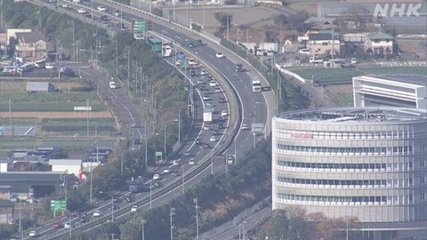 【悲報】三連休初日ワイ、後続車に突っ込まれ三連休終了