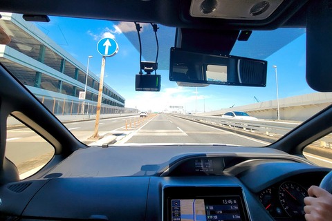 【画像】高速道路で『ガチでヤバイ車』が出没してしまうｗｗｗｗｗｗｗ