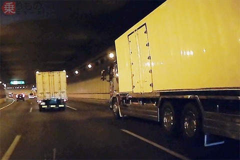 高速のトラック「ブオオオオオ！！！！(80km/h)」抜きにかかったトラック「ブオオオオオ！！！！(80km/h)」←これ